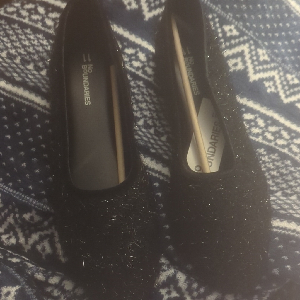 No Boundaries Textured Black Flats